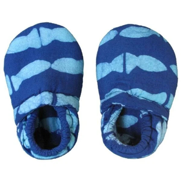 A photo of a pair of crawling shoes for babies. Made fair trade in ghana, these shoes feature a blue shoe with light blue fish.